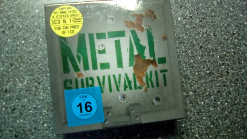 METAL SURVIVAL KIT (3CD+DVD /EARPLUGS/KEYRING/PATCH/STICKER, Ophalen of Verzenden, Zo goed als nieuw, Boxset, Inclusief DVD