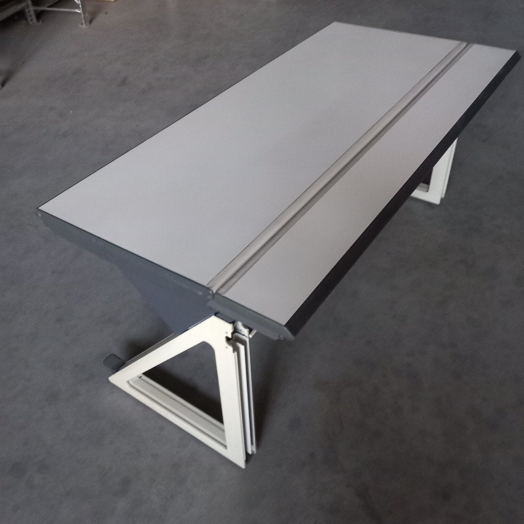Bureau hoogte verstelbaar, Ophalen, 160 cm, Gebruikt, Metaal