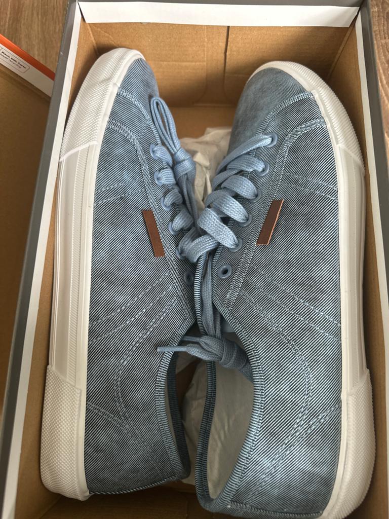 Nieuwe lichtblauwe schoenen maat 44, Ophalen, Nieuw, Blauw, Sneakers of Gympen