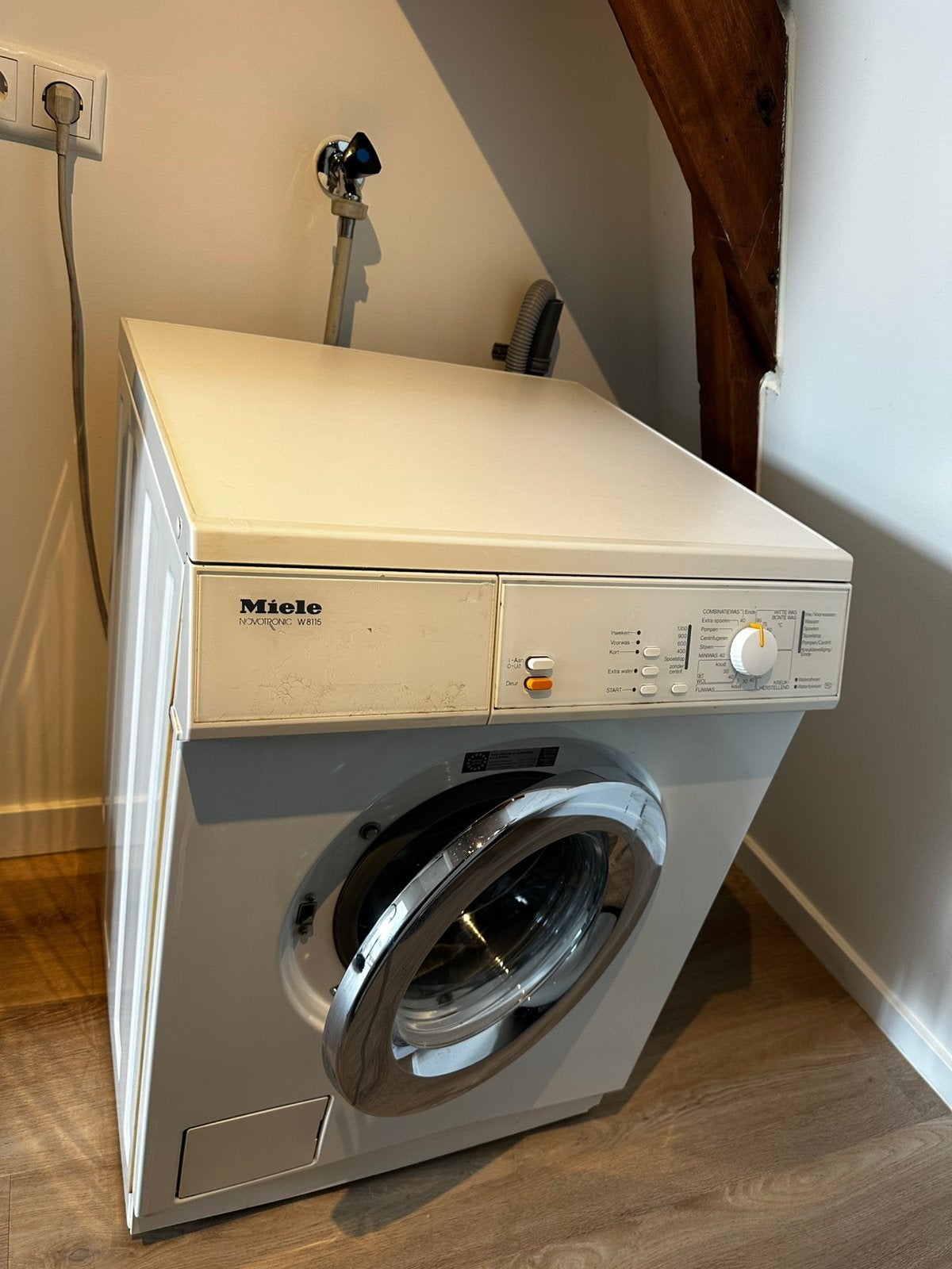 GRATIS werkende Miele wasmachine, Witgoed en Apparatuur, Wasmachines, Ophalen, 1200 tot 1600 toeren, Gebruikt, Voorlader