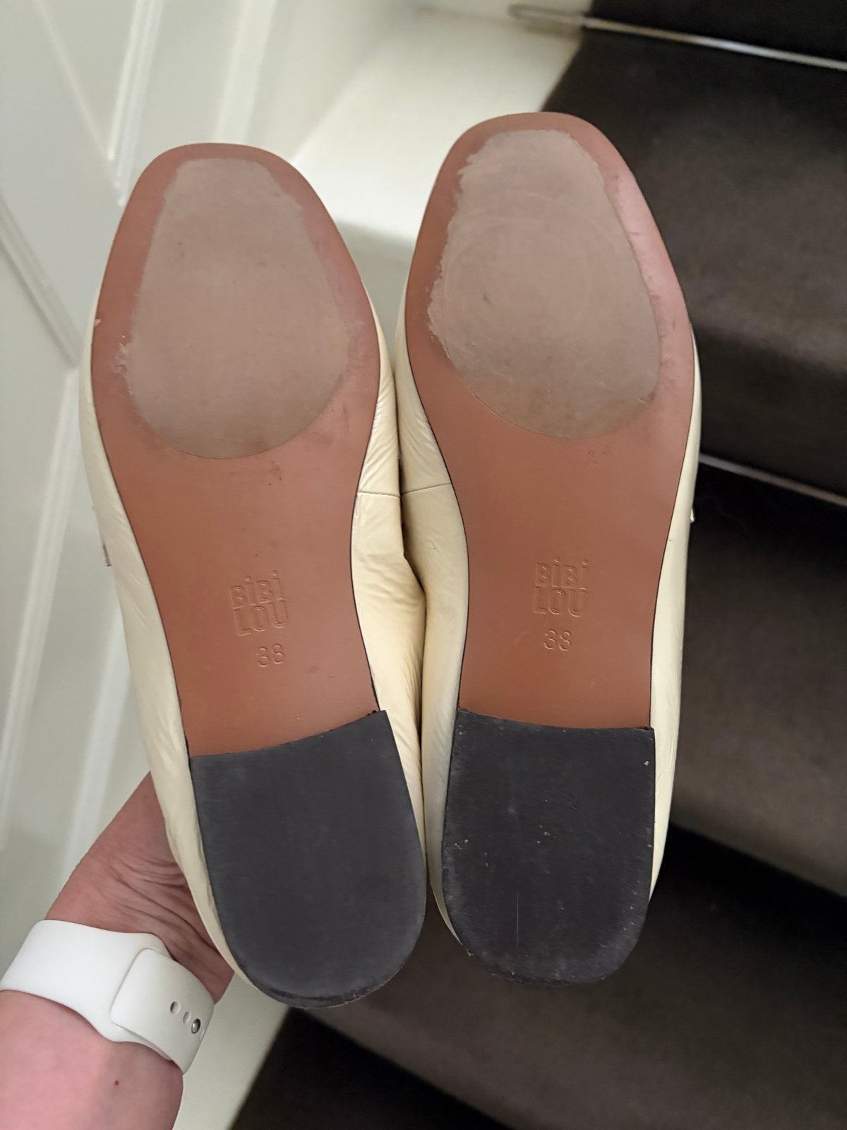 Bibi Lou lakleren schoen - Zo goed als nieuw crème met goud, Ophalen of Verzenden, Zo goed als nieuw, Wit, Instappers