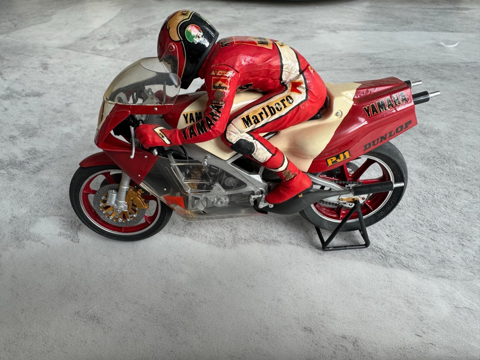 Tamiya 1/12 Yamaha YZR500  #4 Kenny Roberts 1983 (Gebouwd), Ophalen of Verzenden, Gebruikt, 1:9 t/m 1:12, Motor