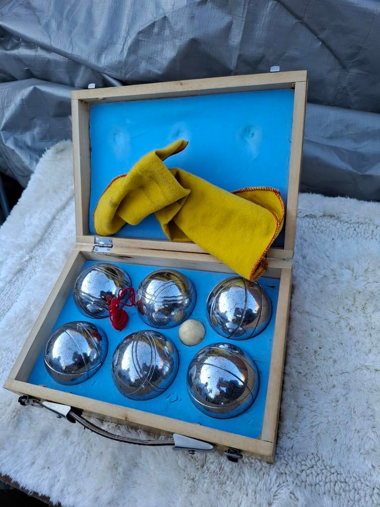 Jeu de boule set in kistje, Ophalen