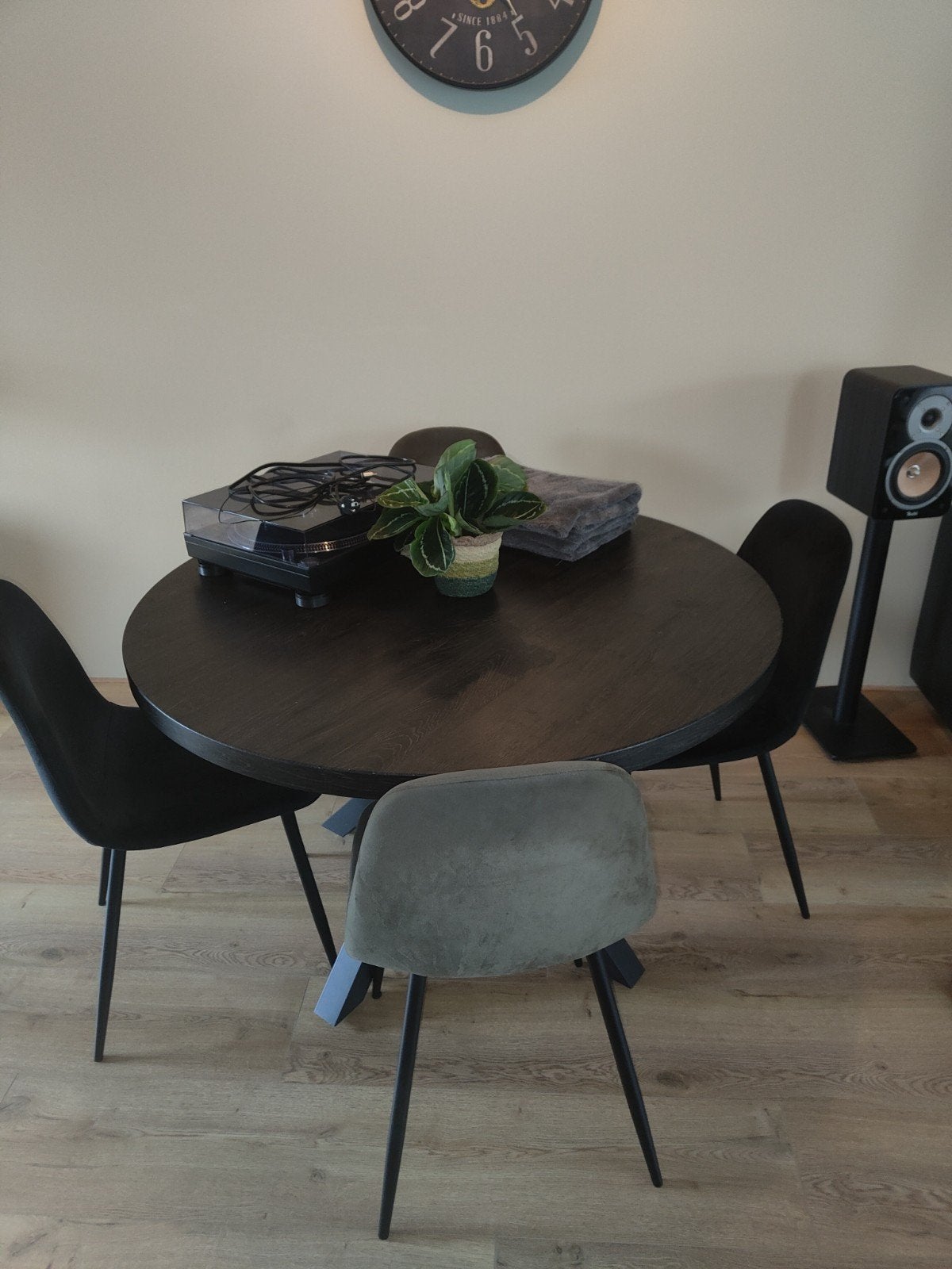 Ronde eettafel met lichte beschadiging, Ophalen, Gebruikt, Rond, Modern