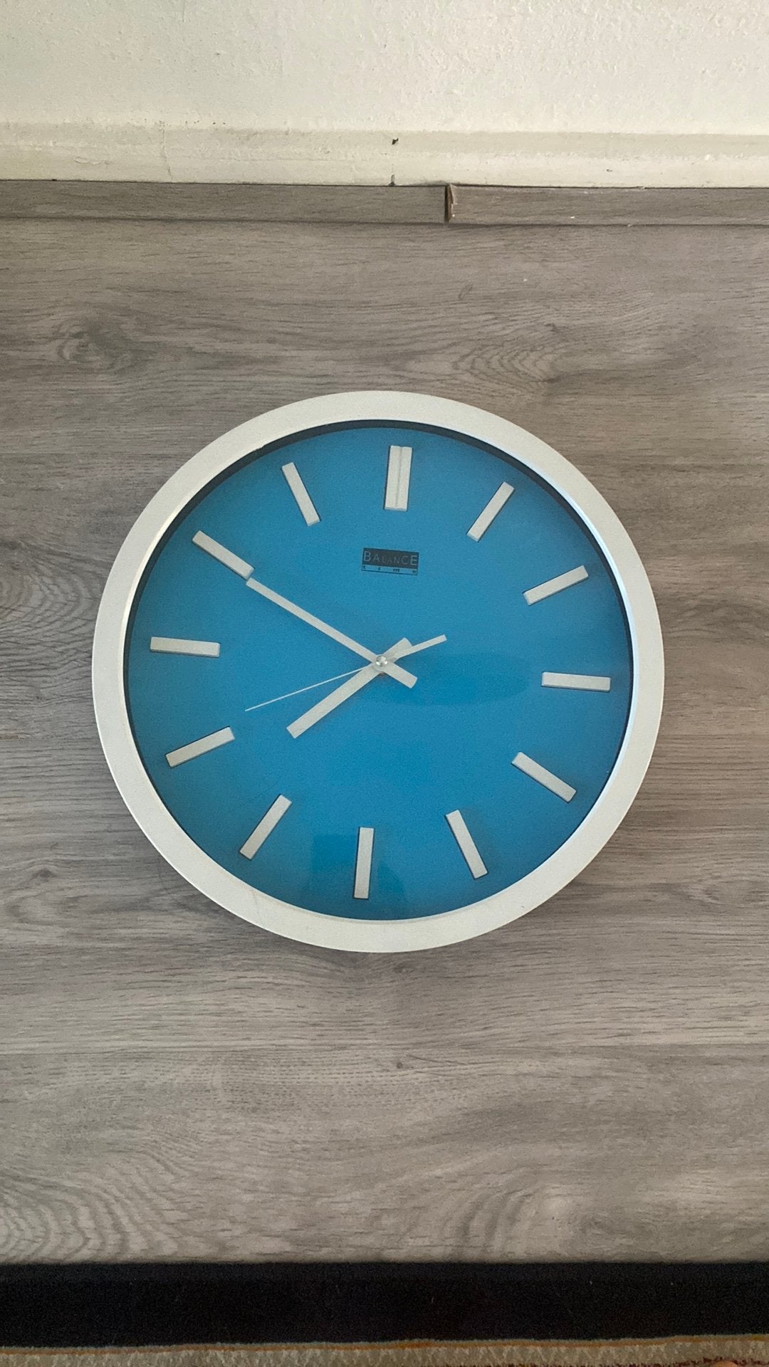 Klok, Ophalen of Verzenden, Zo goed als nieuw, Blauw, Wandklok