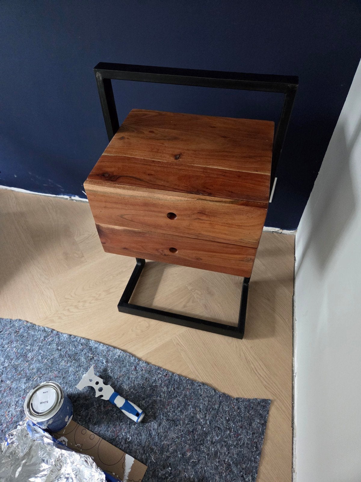 2 Nachtkastjes hout/zwart metaal, Huis en Inrichting, Ophalen, Zo goed als nieuw, Minder dan 45 cm