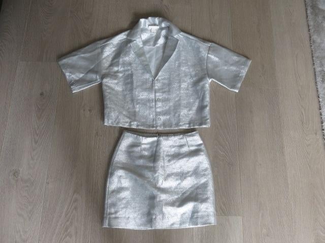 Monki pak zilver maat XS/S, Kostuum of Pak, Overige kleuren, Ophalen of Verzenden, Zo goed als nieuw