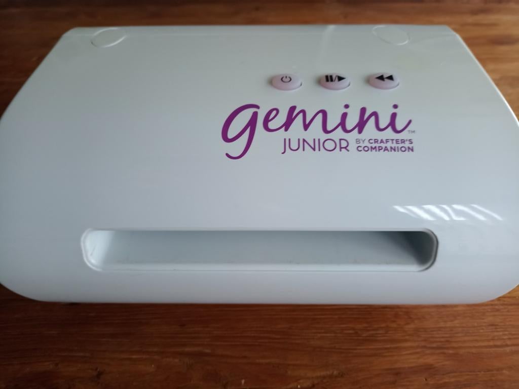 Gemini Snij-en embossingmachine A5 elektrisch, Ophalen of Verzenden, Gebruikt, Overige thema's, Overige typen