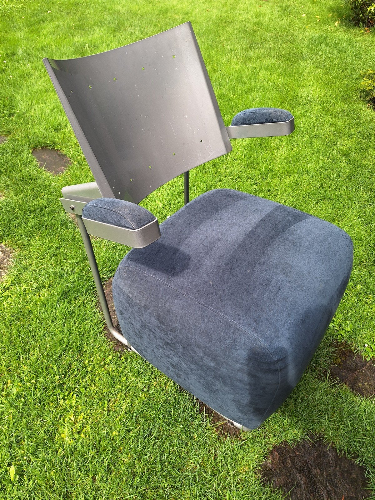 3 Designfauteuils Harri Korhonen met verstelbaar tafeltje, Ophalen