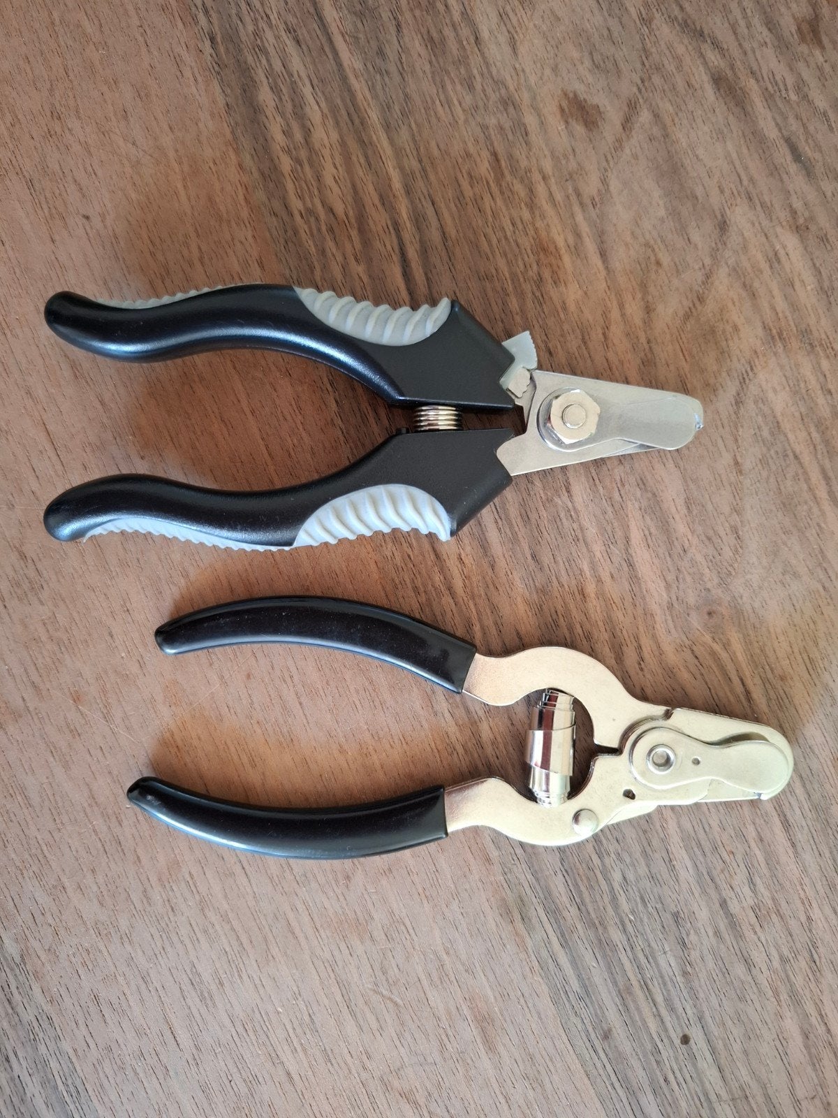 Nagelschaartjes en borstels voor konijnen., Ophalen