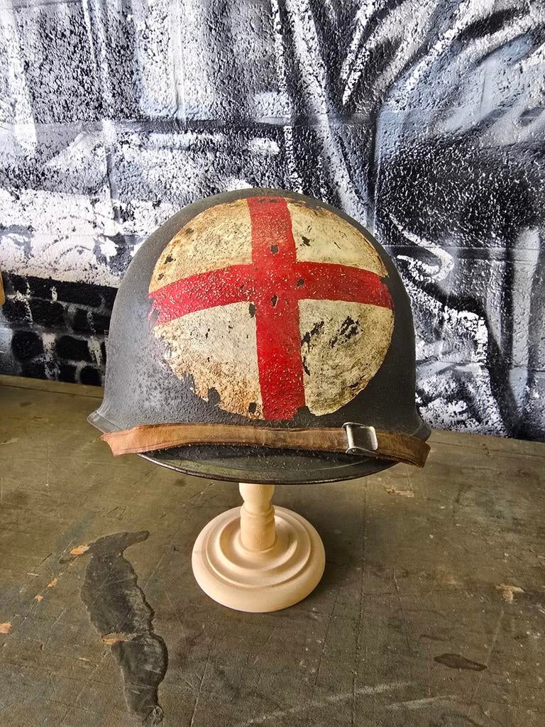 WWII US repro medic helmet, Ophalen of Verzenden, Amerika, Embleem of Badge