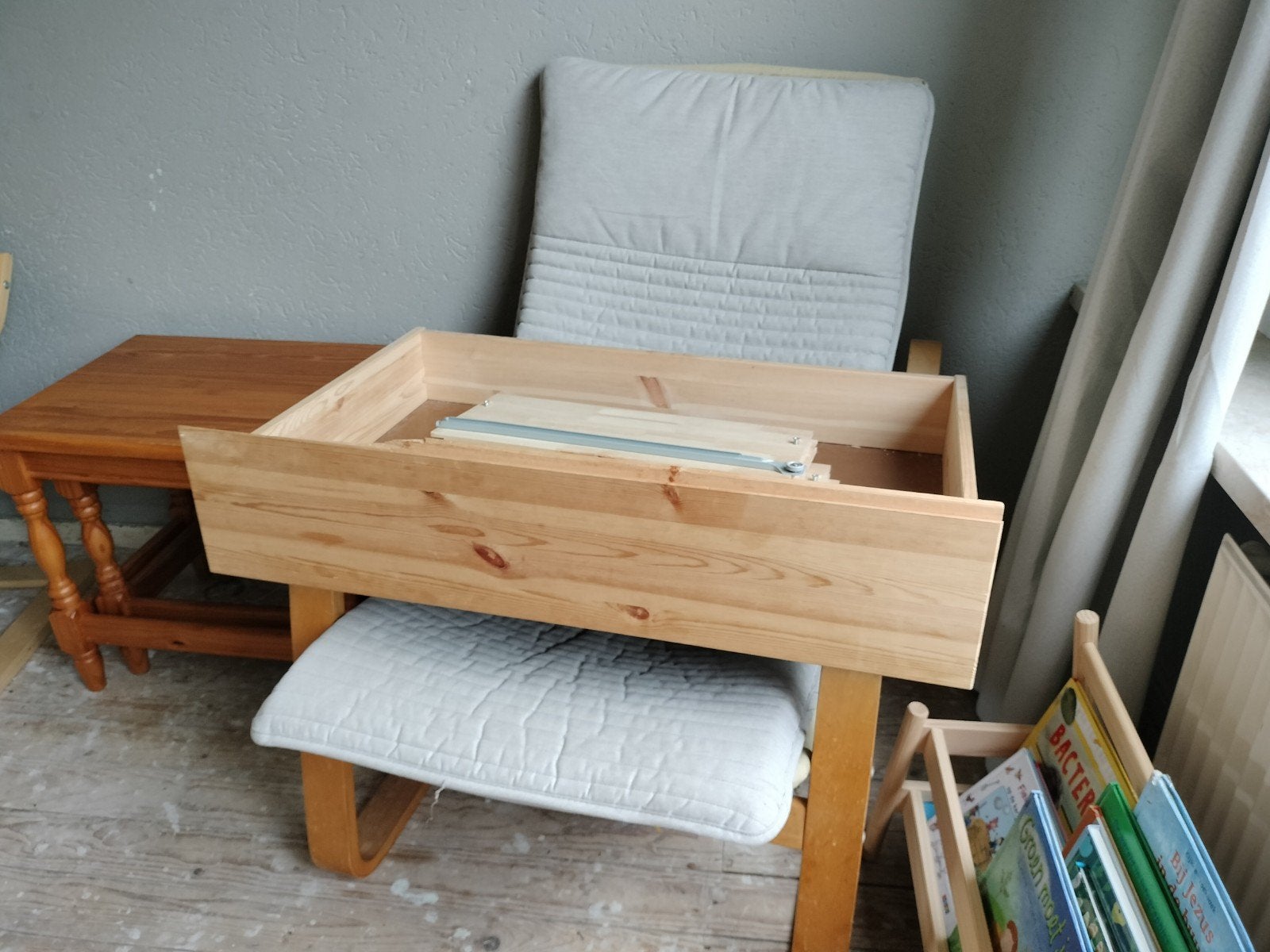 Twee Ivar lades, licht beschadigd, Ophalen, Hout