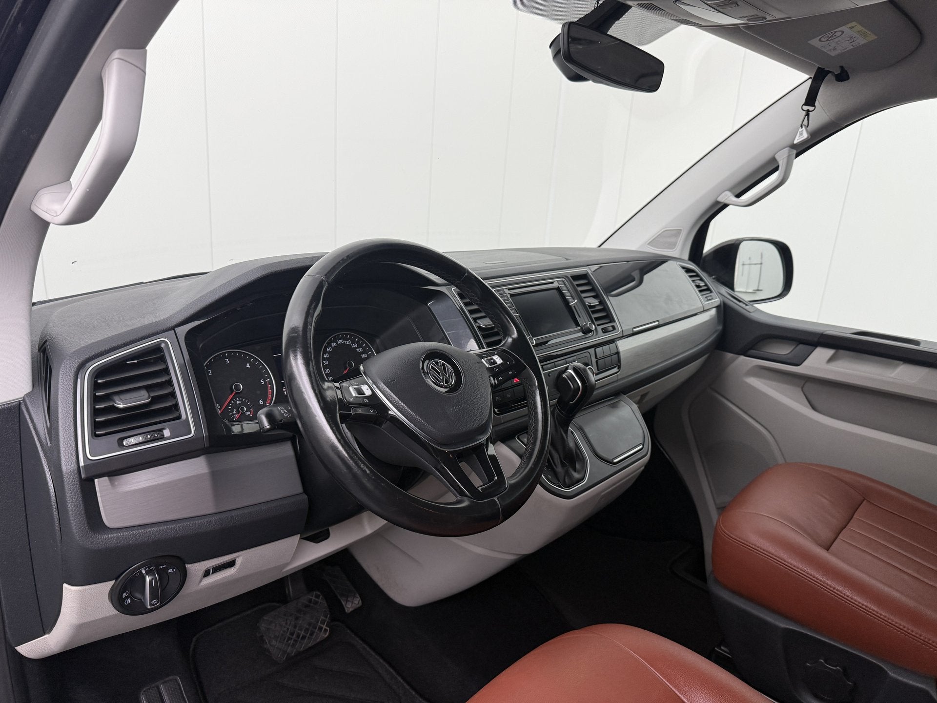 Volkswagen Transporter 2.0TDI 204PK Automaat Lang Highline D, Auto's, Dealer onderhouden, Gebruikt, Euro 6, 4 cilinders