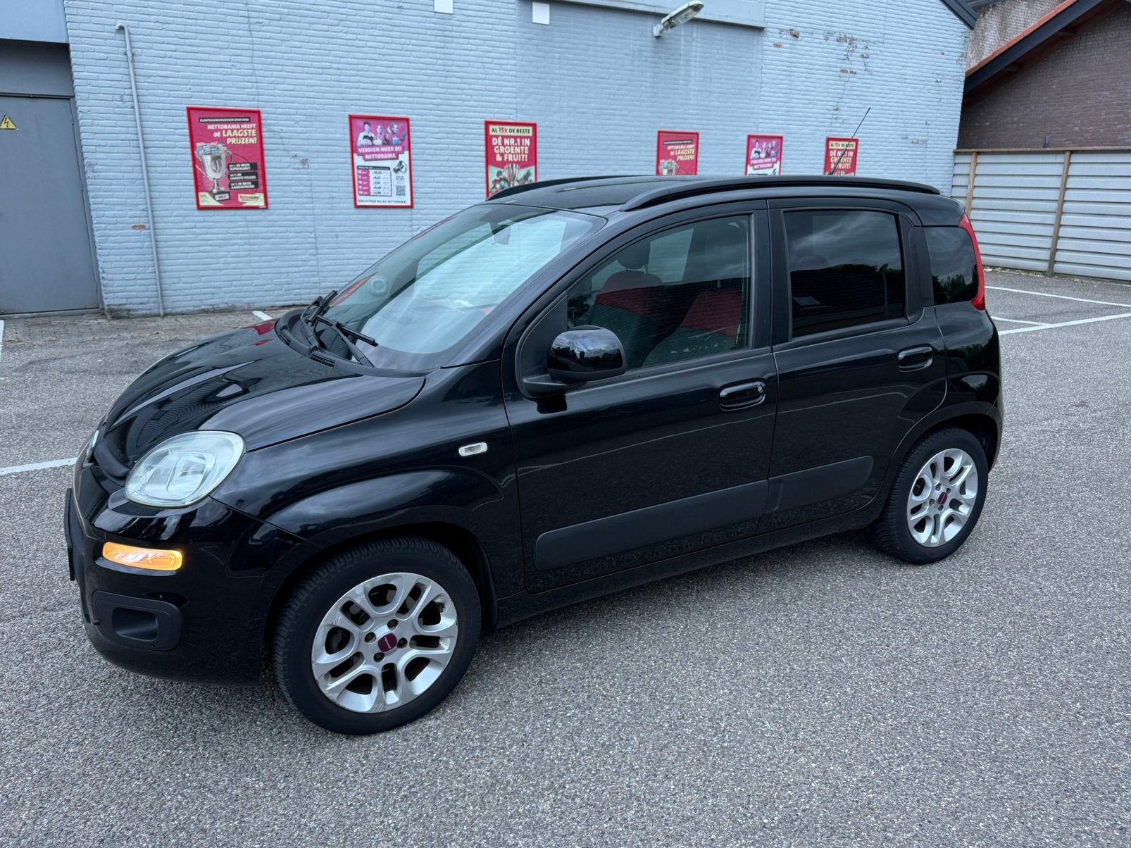 Fiat Panda 0.9 TwinAir Turbo Lounge Airco APK 06-2027 !, Auto's, Voorwielaandrijving, 40 €/maand, Panda, Zwart