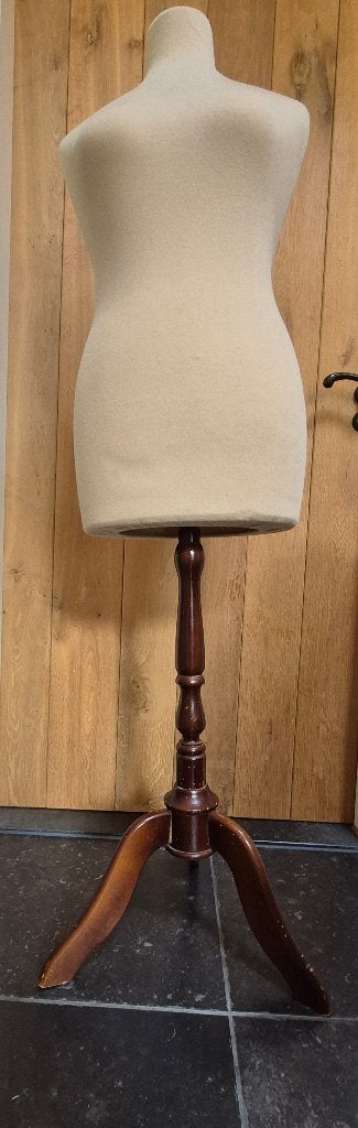 Mooie paspop met sierlijke houten voet, Ophalen, Gebruikt, Staande kapstok, 150 tot 200 cm