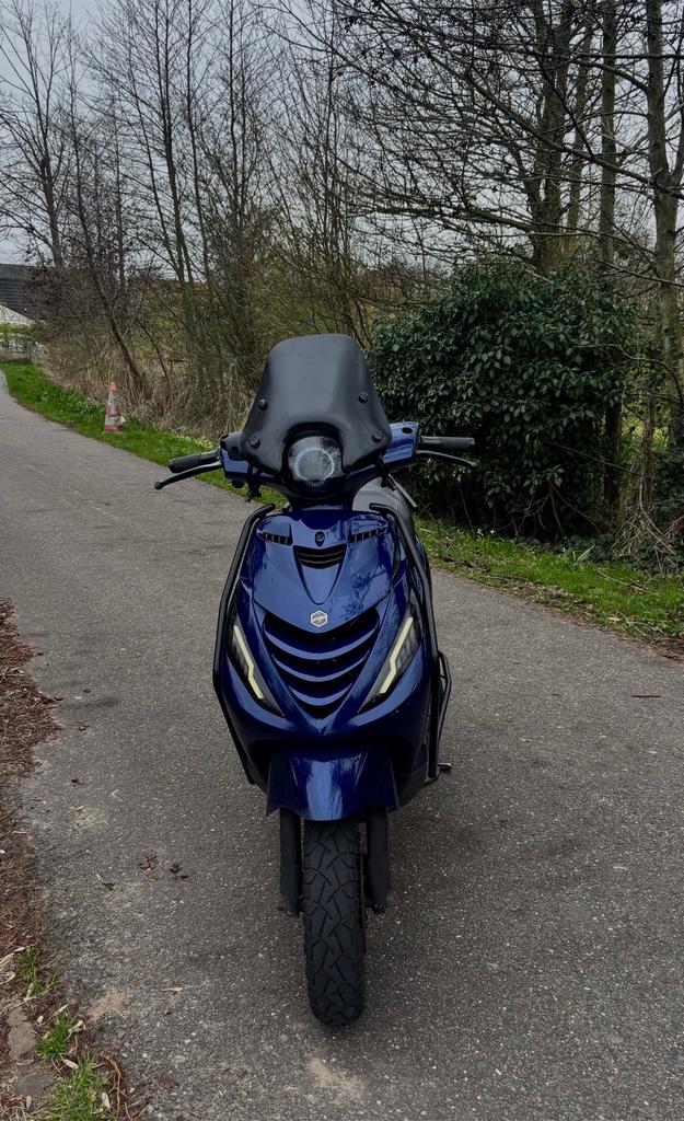 Zip 4 takt 50cc brom, Fietsen en Brommers, Scooters | Piaggio, Ophalen, Gebruikt, Maximaal 45 km/u, Zip