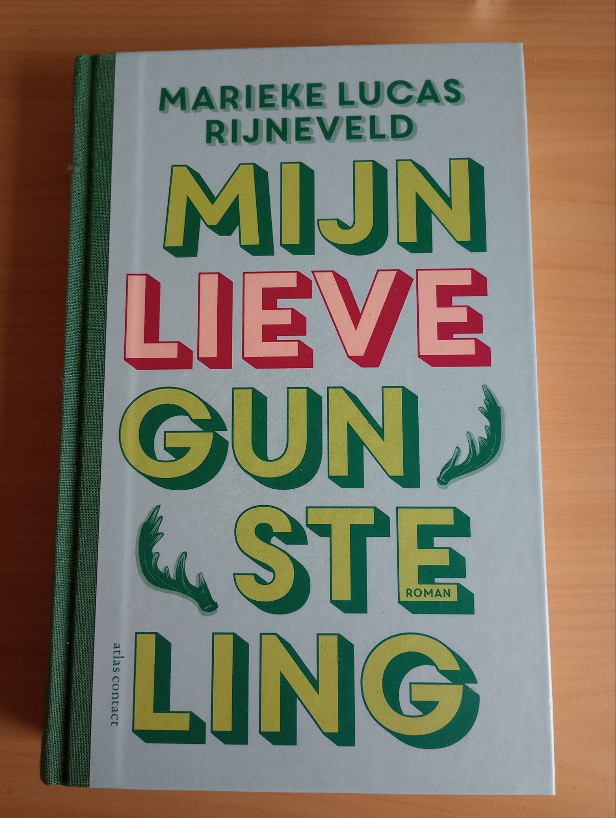 Marieke Lucas Rijneveld - Mijn lieve gunsteling, Ophalen of Verzenden, Zo goed als nieuw, Marieke Lucas Rijneveld
