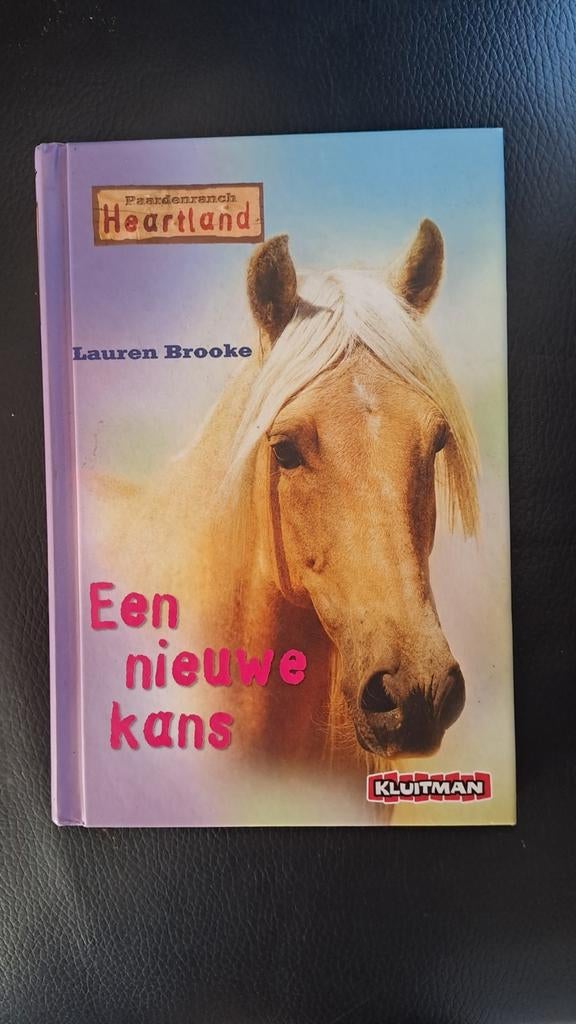 Lauren Brooke - Paardenranch Heartland  Een nieuwe kans, Boeken, Ophalen of Verzenden, Zo goed als nieuw, Lauren Brooke, Fictie