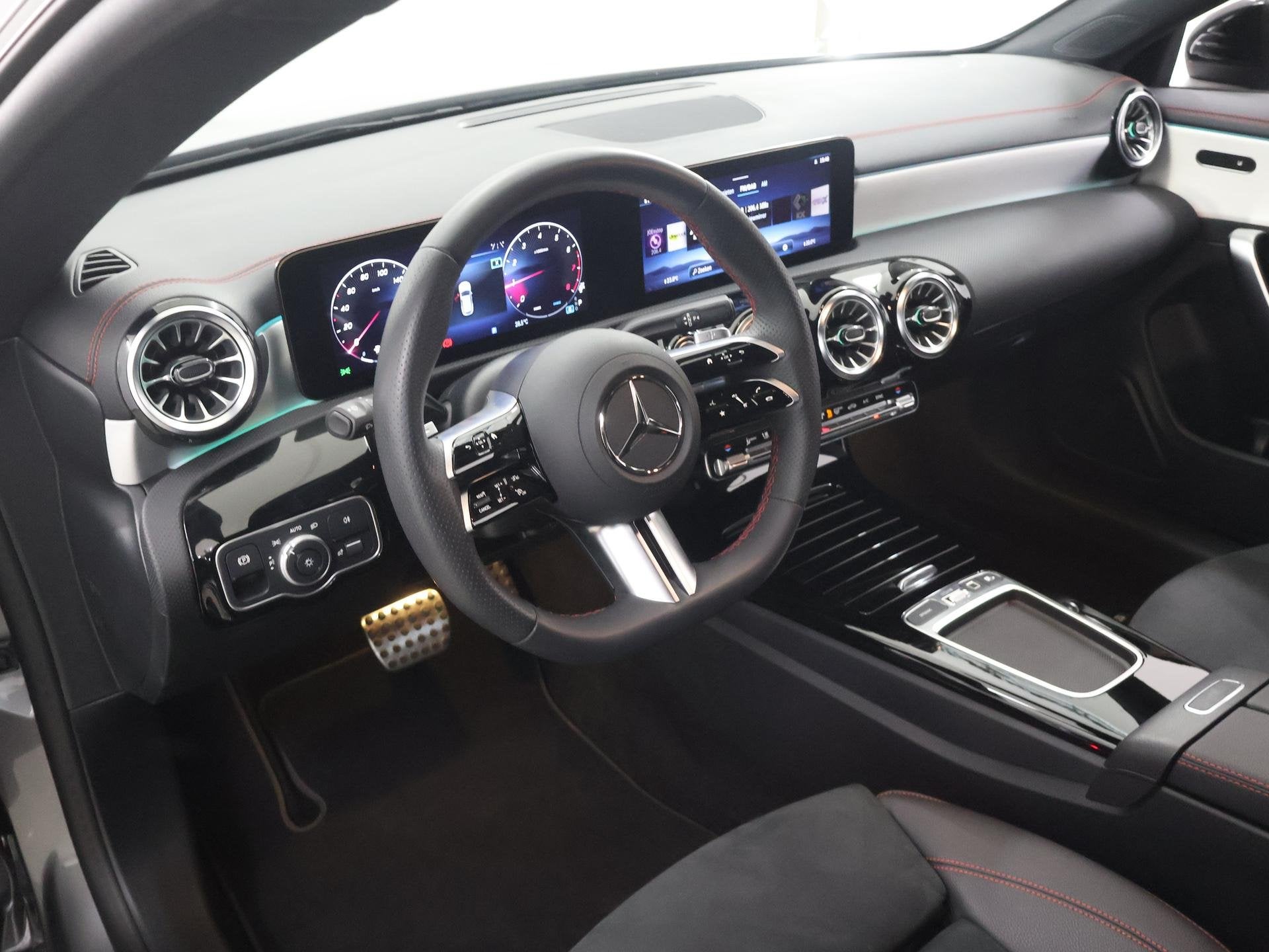 Foto 7 van Mercedes-Benz CLA-klasse 180 Shooting Brake Business Solutio