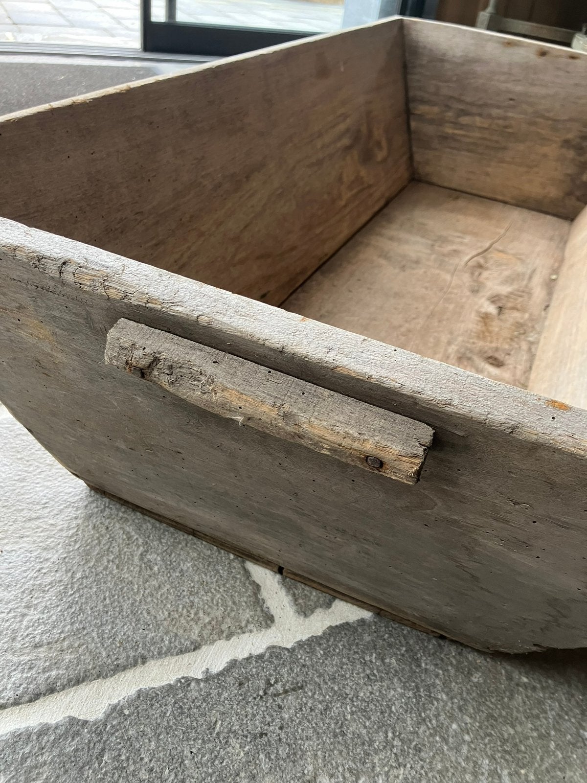 Antieke oude trog, Ophalen