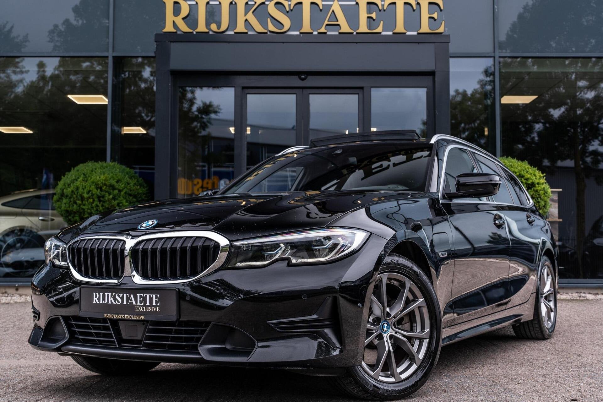 BMW 3-serie Touring 320e xDrive|PANO|SFEER|CAMERA|ACC|17'', Auto's, 1998 cc, Gebruikt, 4 cilinders, Zwart