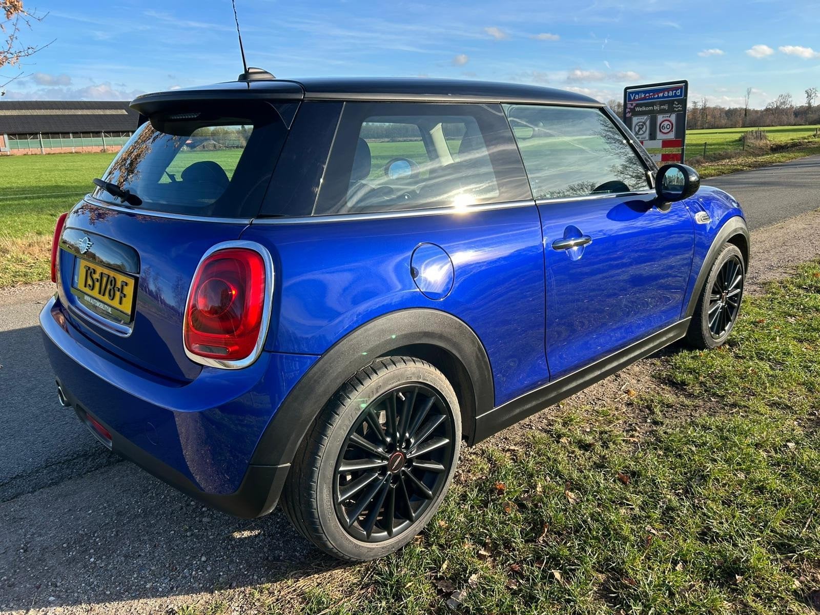 Mini Mini 1.5 Cooper dealer onderh. pas 90.000km zeer luxe, Auto's, Dealer onderhouden, Gebruikt, 49 €/maand, Origineel Nederlands