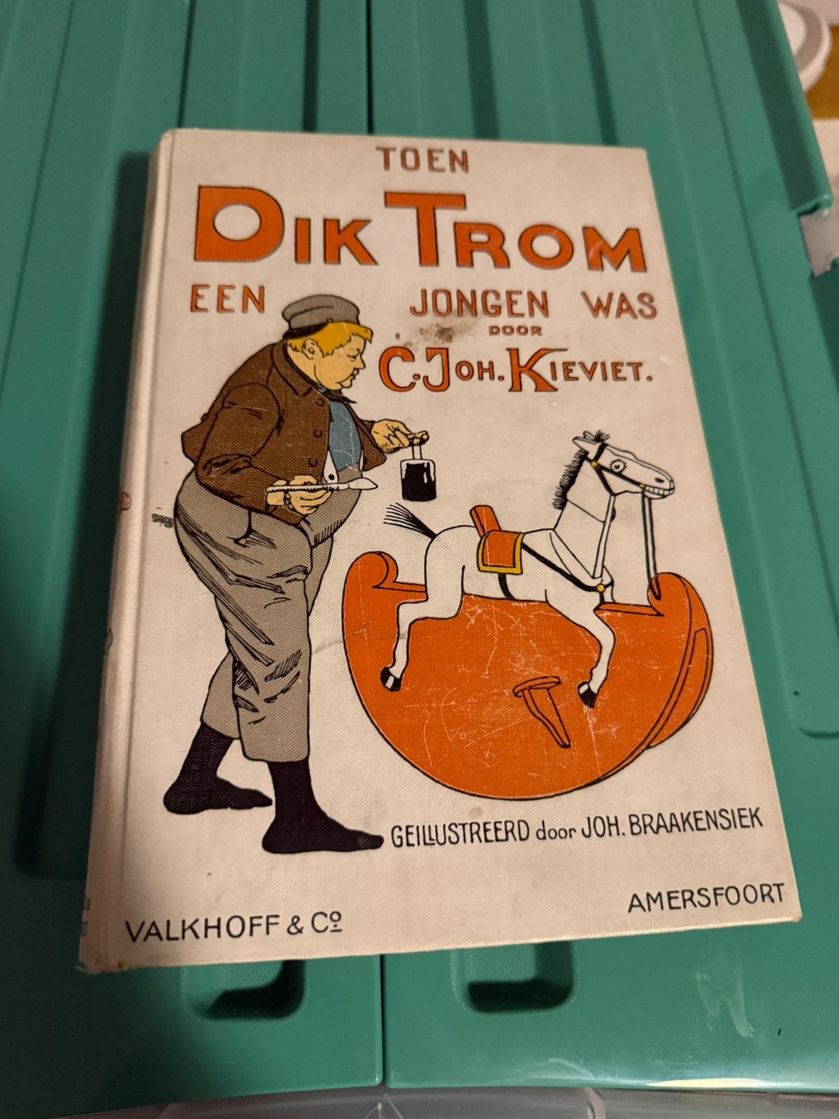 Toen dik trom een jongen was boek 6e druk, Ophalen of Verzenden, Zo goed als nieuw