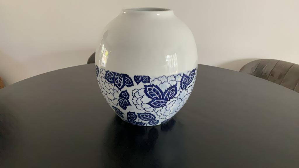 Prachtige design vaas &Klevering Delfts Blauw trendy hip, Huis en Inrichting, Woonaccessoires | Vazen, Ophalen, Blauw, Aardewerk of Porselein