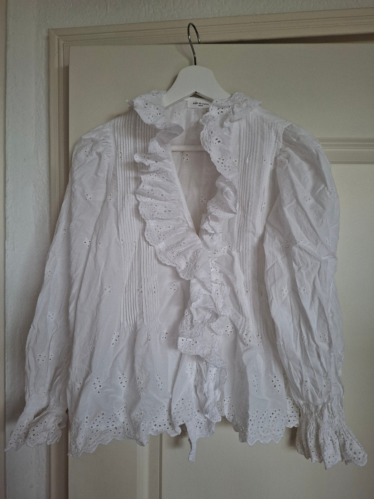Witte blouse met ruches en broderie - Drôle de Copine S/M, Wit, Ophalen of Verzenden, Zo goed als nieuw, Maat 36 (S)