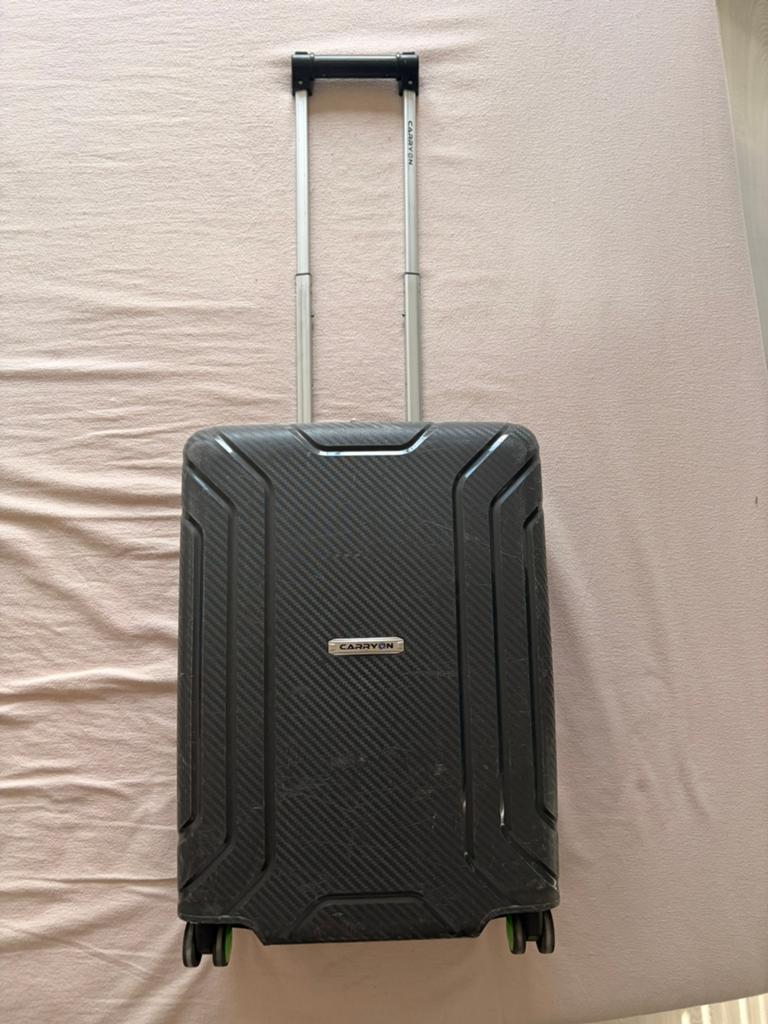 Stevige CarryOn hardschalen trolleykoffer met 4 wieltjes, Sieraden, Tassen en Uiterlijk, Koffers, Wieltjes, Gebruikt, 50 tot 60 cm