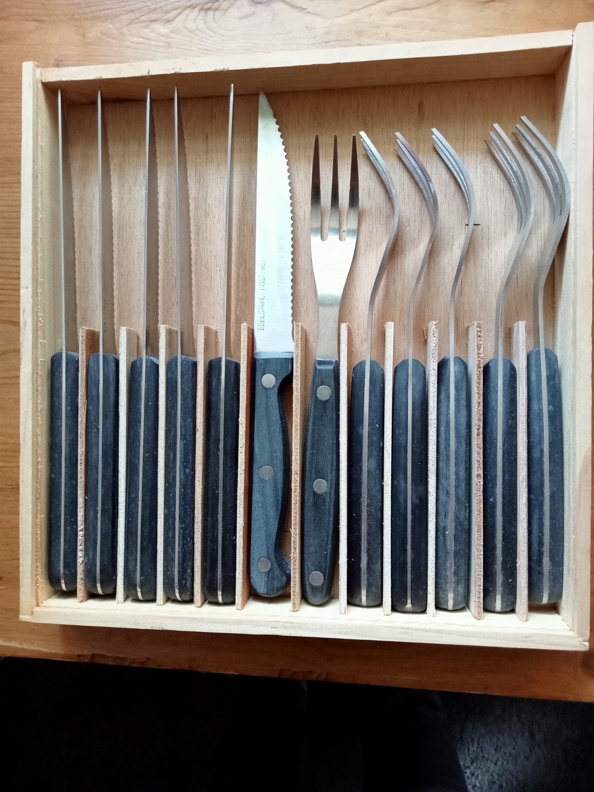 6 delige edelstalen steak bestek set in houten box, Ophalen of Verzenden, Zo goed als nieuw, Rvs of Chroom