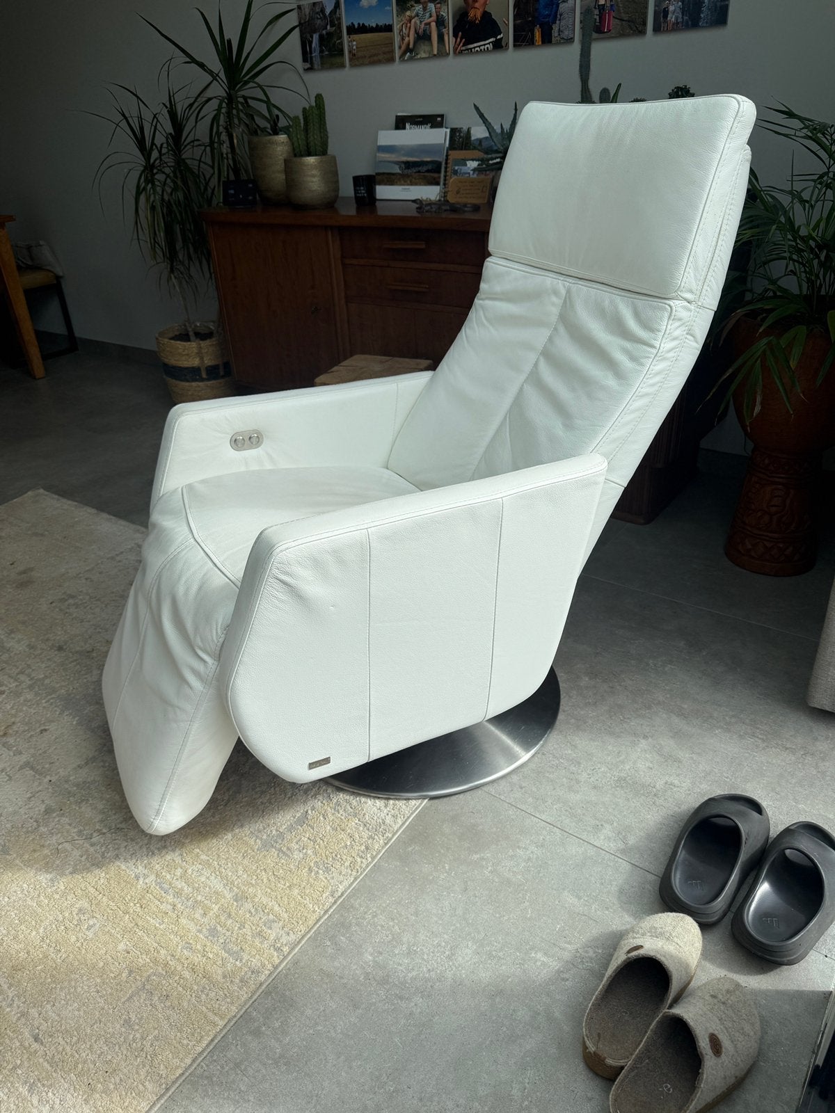 Te koop relax stoel leder. Elektrsch verstelbaar op ACCU!!, Gebruikt, Wit, Leer, Ophalen of Verzenden