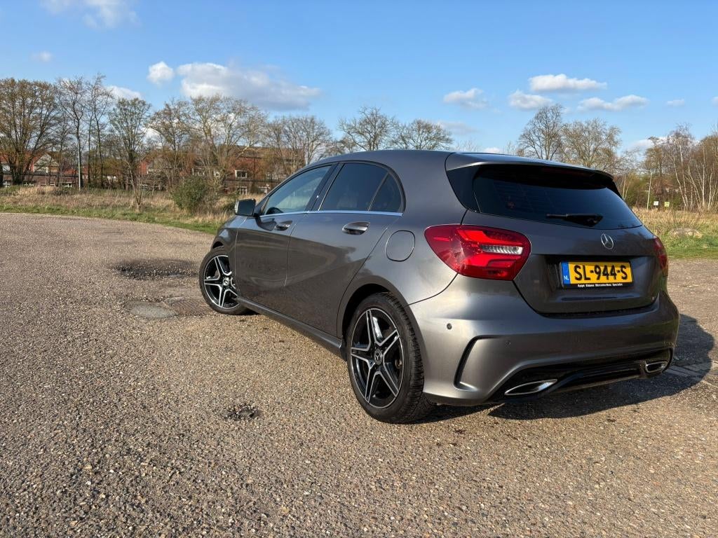 In prijs verlaagd. Mercedes-Benz A-Klasse A180 122pk 2018, Auto's, 1295 kg, 4 cilinders, Leder en Stof, 1200 kg