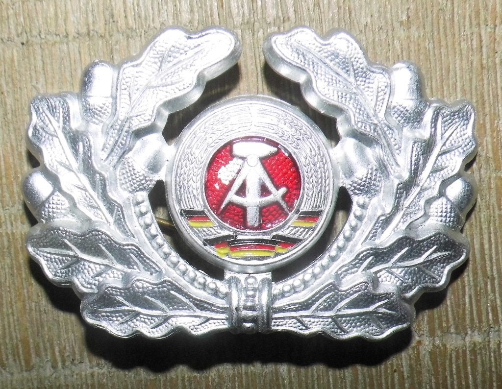 metalen Pet- / mutsembleem DDR (Oost-Duitsland) (O), Verzenden, Landmacht, Duitsland, Embleem of Badge