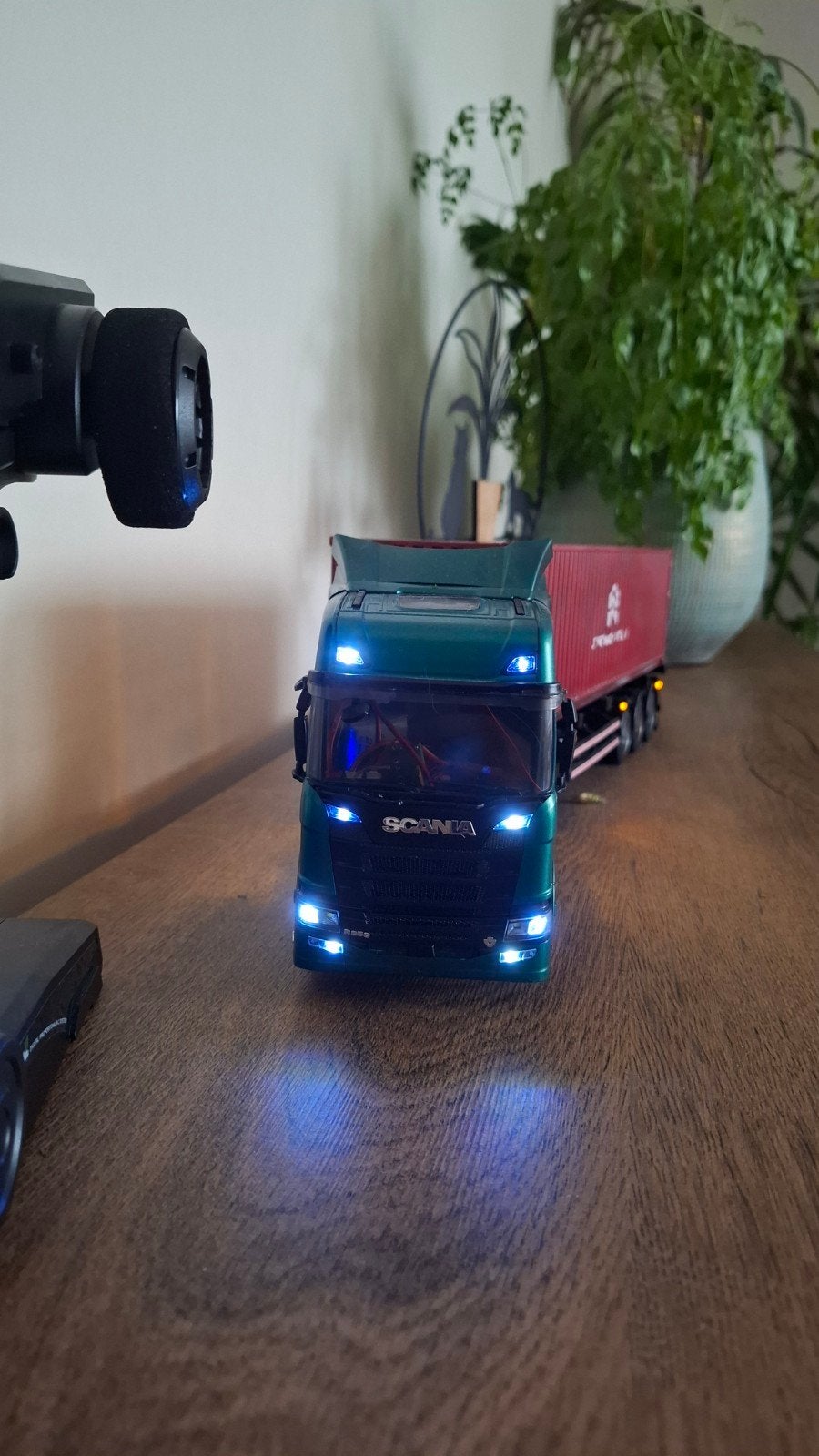 Orlandoo Hunter Scania met trailer, Ophalen of Verzenden, Overige schalen, Elektro, Auto onroad