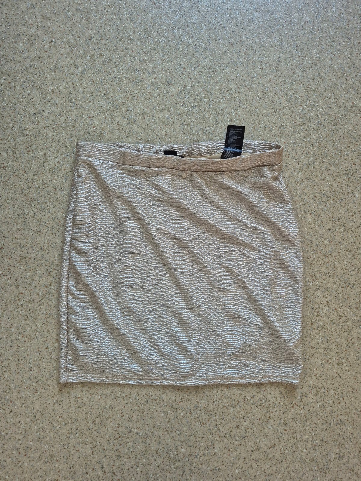 Gouden mini-rok met textuur - Maat s, Maat 38/40 (M), Ophalen of Verzenden, Onbekend, Zo goed als nieuw