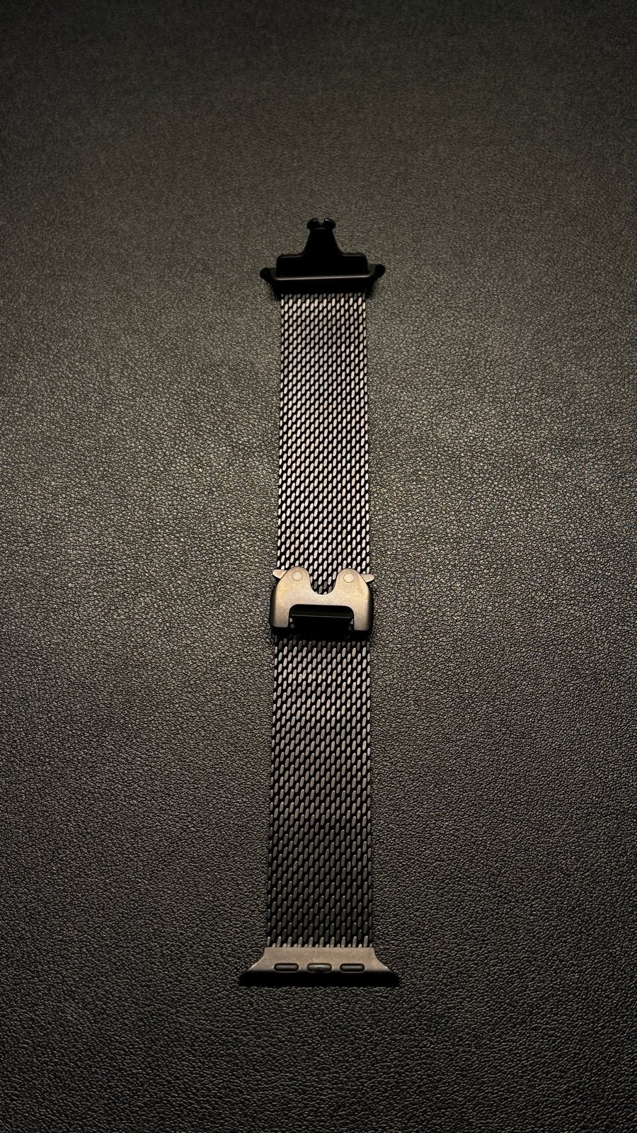 Apple Watch Milanese Loop Band 49mm Titanium Grade 5 Zwart, Ophalen of Verzenden, Nieuw, Zwart, IOS