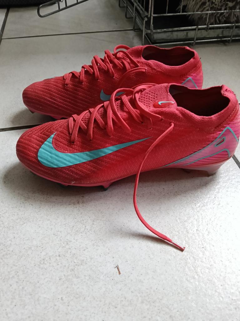 Nike voetbalschoenen maat 40, Maat M, Ophalen of Verzenden, Zo goed als nieuw, Schoenen