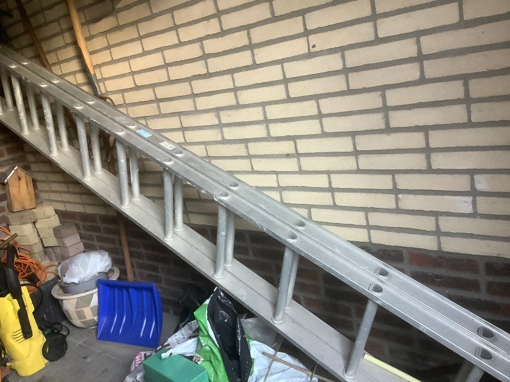 Uitschuifbare ladder 24 sporten, Doe-het-zelf en Verbouw, Ladders en Trappen, Ophalen, Zo goed als nieuw, Ladder, Opvouwbaar of Inschuifbaar