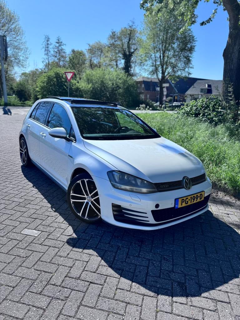 Volkswagen Golf 2.0 TDI 135KW 5D DSG 2014 Wit Sport & Sound, Auto's, Volkswagen, Zwart, 4 cilinders, Lichtsensor, Wit