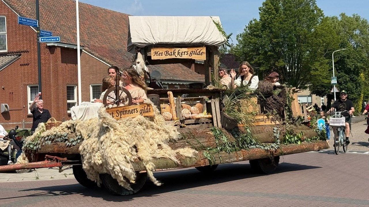Feestwagen thema Middeleeuwen voor optocht/dorpsfeest, Ophalen, Nieuw
