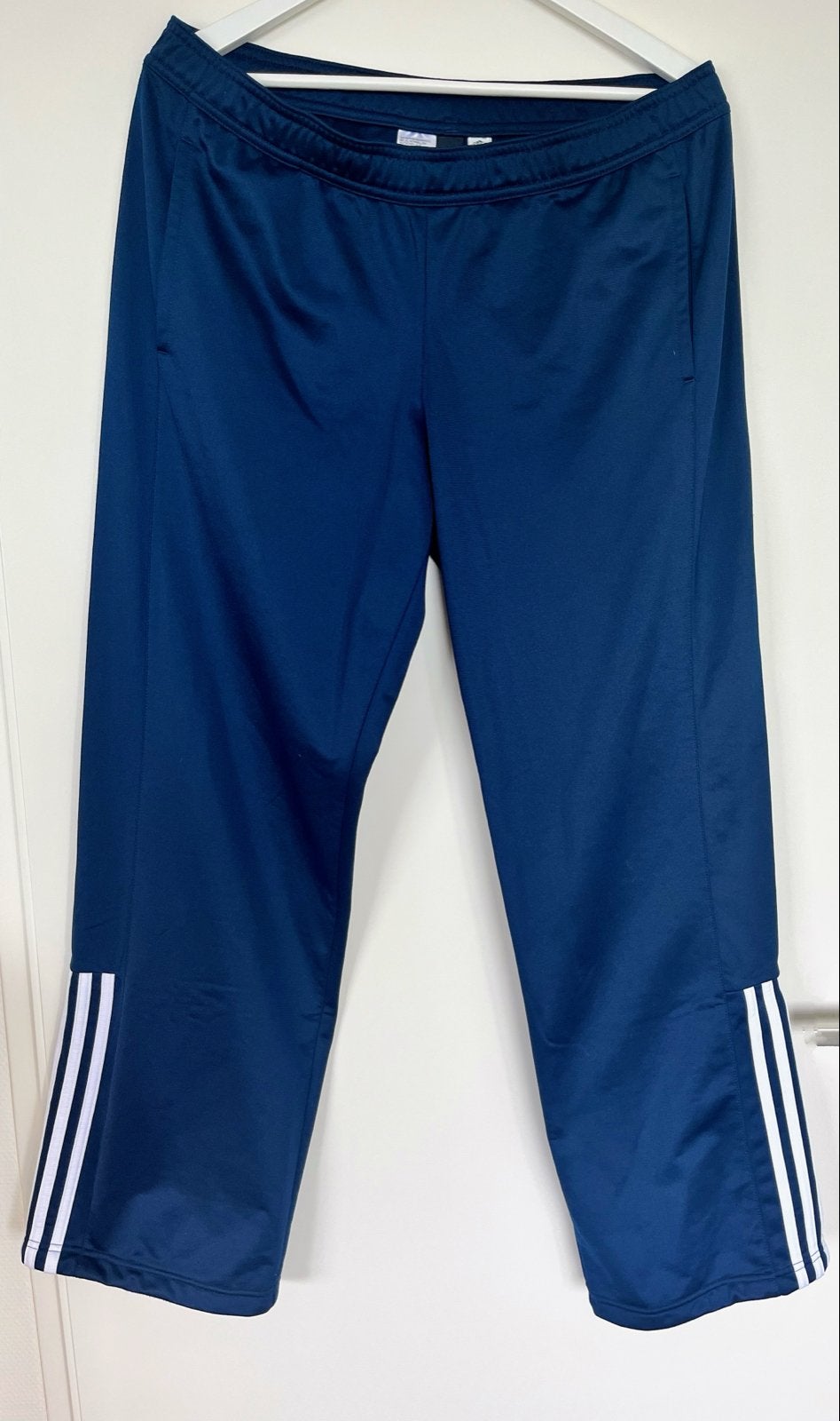 Adidas sport-/vrijetijdsbroek - zo goed als nieuw, Ophalen of Verzenden, Zo goed als nieuw, Maat 42/44 (L), Blauw