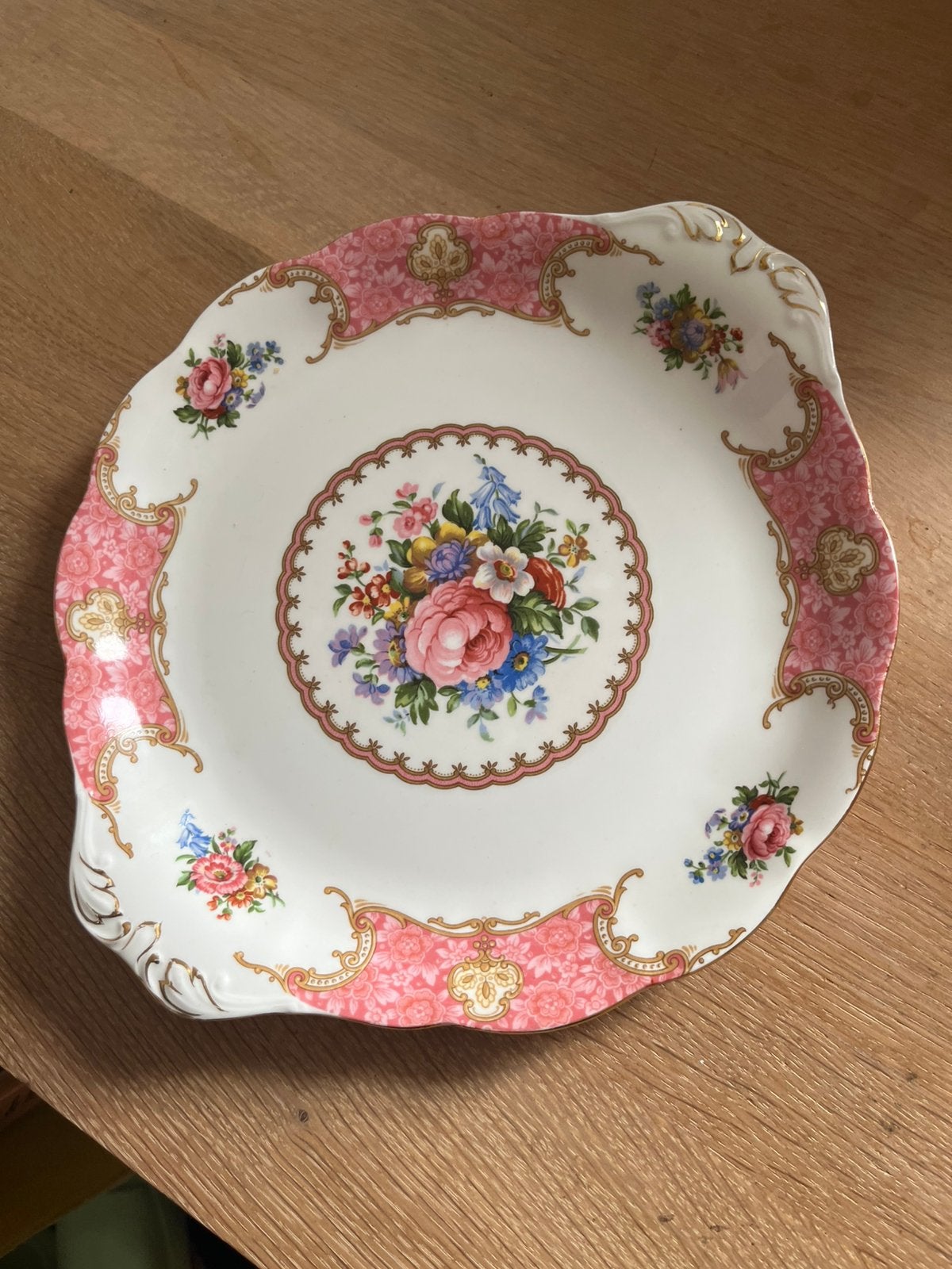 Grote schaal met 9 kleine schaaltjes . Royal Albert, Ophalen
