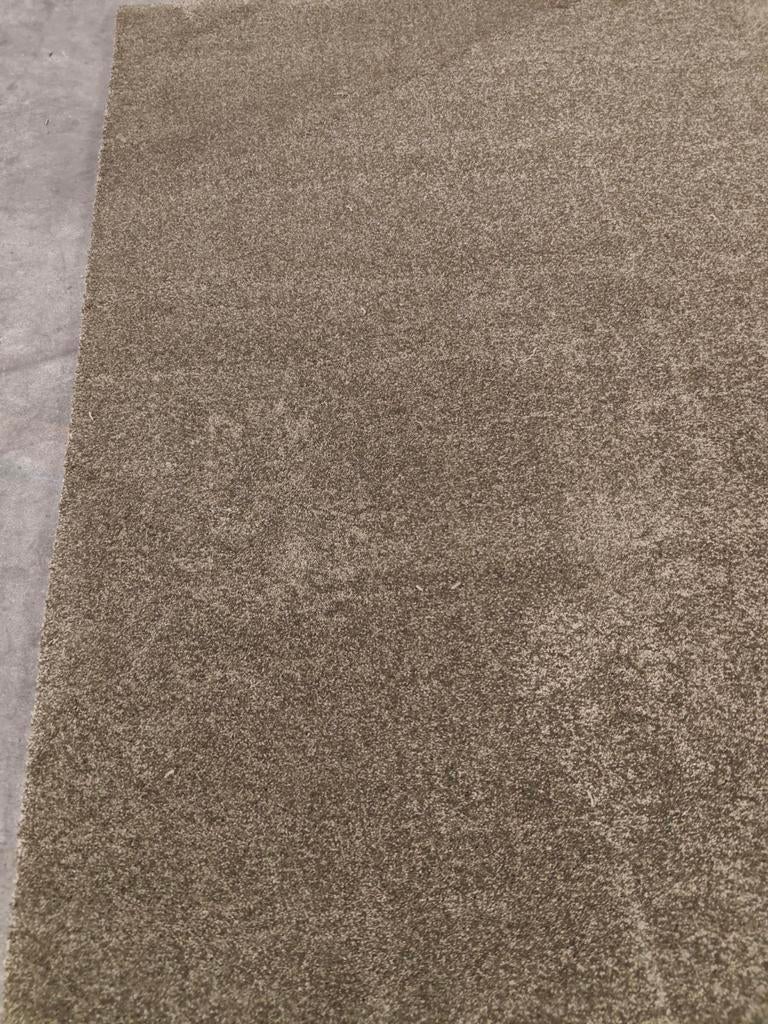 Prachtige coupon olijfgroene super zacht tapijt 8.90 x 400, Ophalen, Nieuw, Minder dan 10 m², Groen