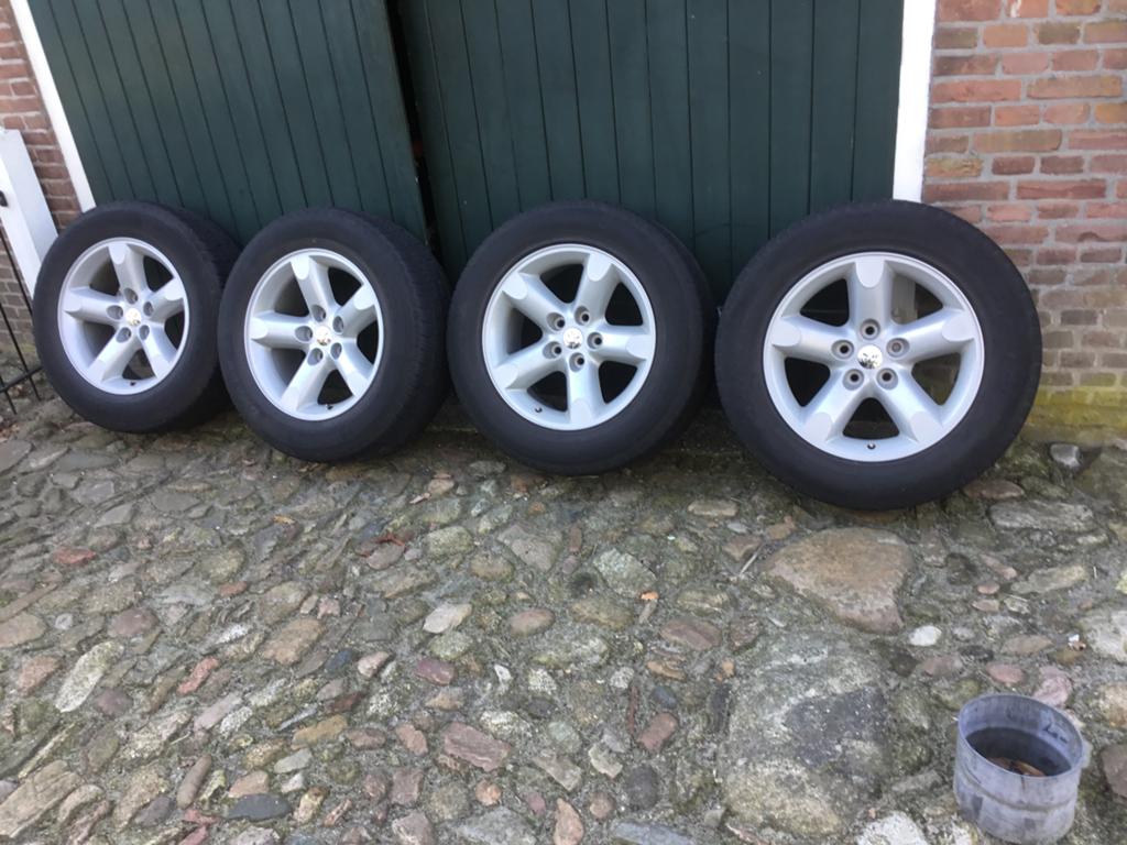 Velgenset 20 inch Dodge Ram 1500., Ophalen, Gebruikt, 275 mm, Banden en Velgen