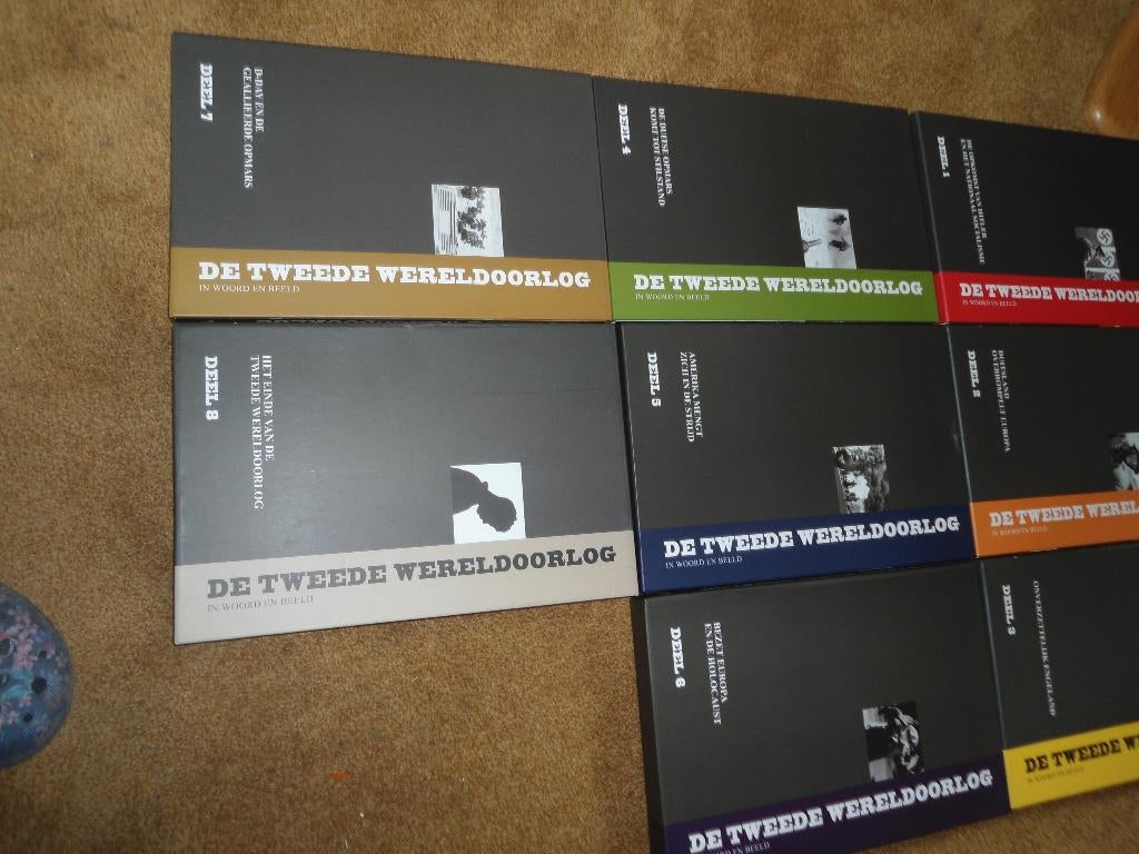 De Tweede Wereldoorlog in woord en beeld 8 delen 20 euro, Diverse auteurs, Zo goed als nieuw, Algemeen, Ophalen