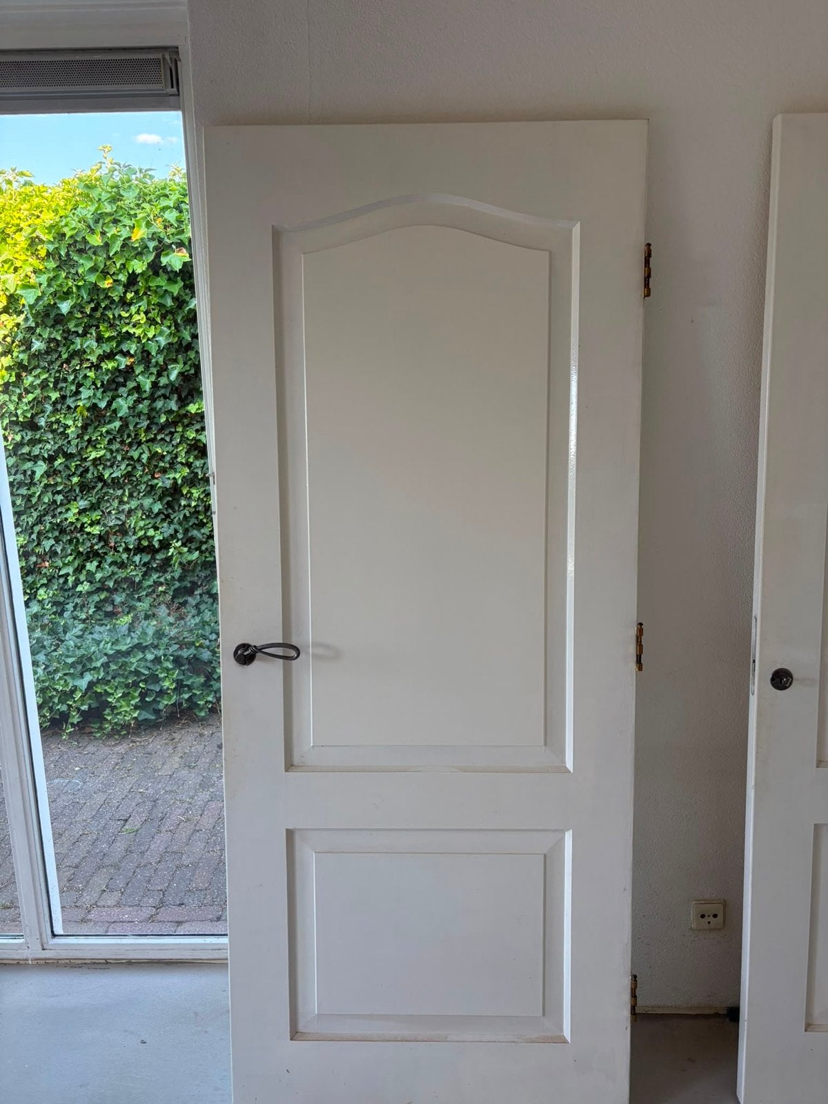 Witte hardhouten binnendeur met paneeldetails, Doe-het-zelf en Verbouw, Deuren en Horren, Ophalen, Gebruikt, 80 tot 100 cm, Binnendeur