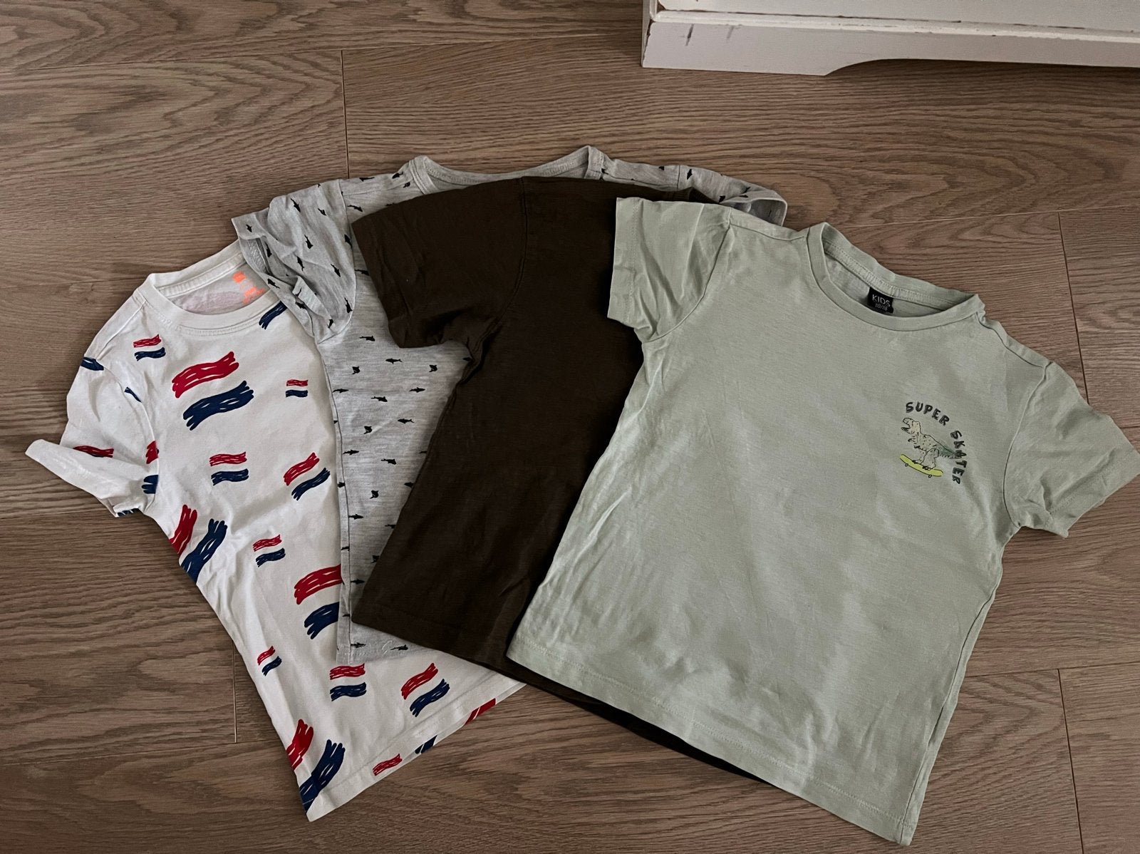 Leuke T-shirts voor jongens, maat 110/116 (4 stuks), Ophalen of Verzenden, Zo goed als nieuw, Jongen, Shirt of Longsleeve
