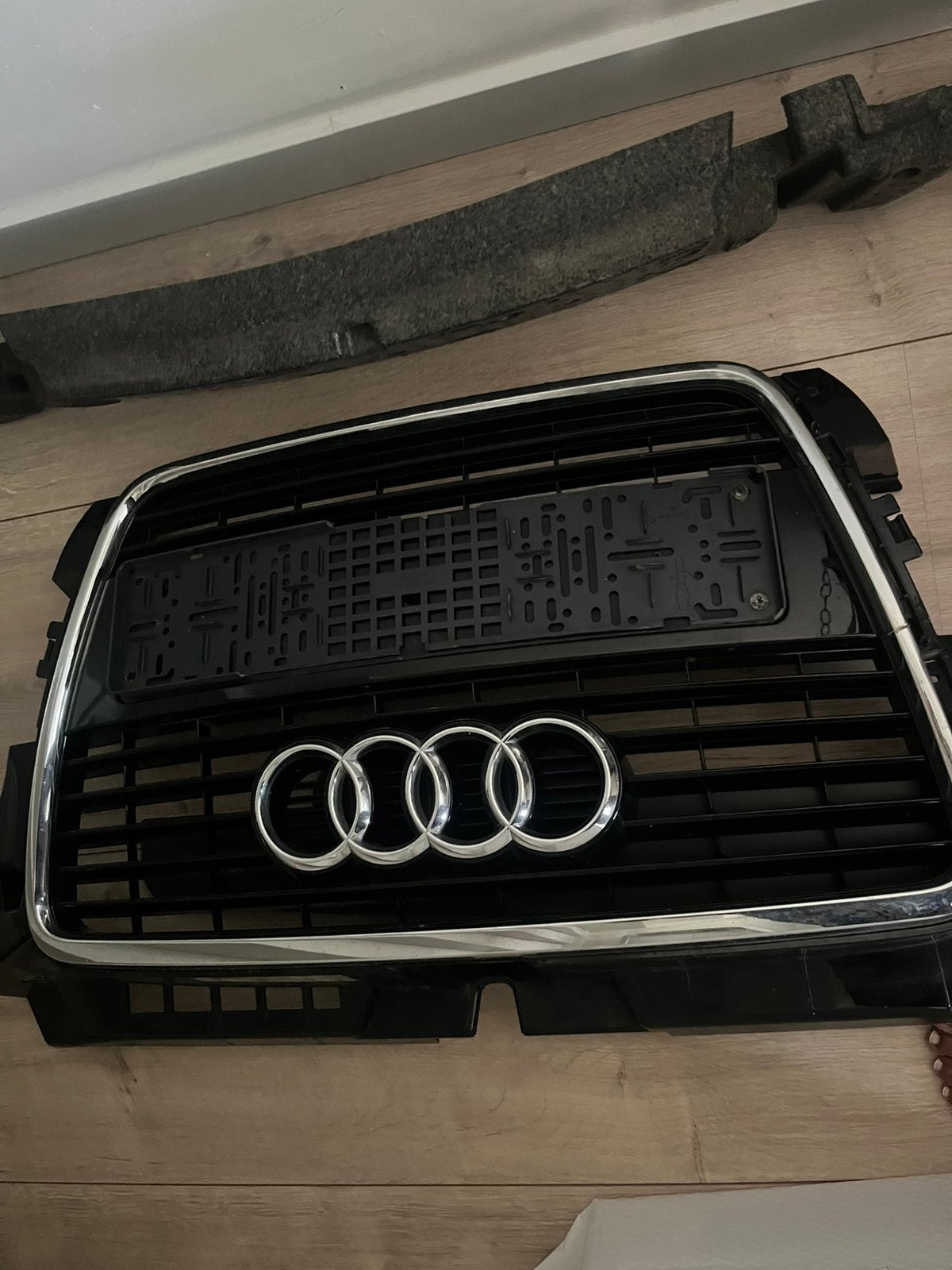 Audi A3 Grille met kentekenplaathouder, Ophalen, Gebruikt, Rechts, Audi