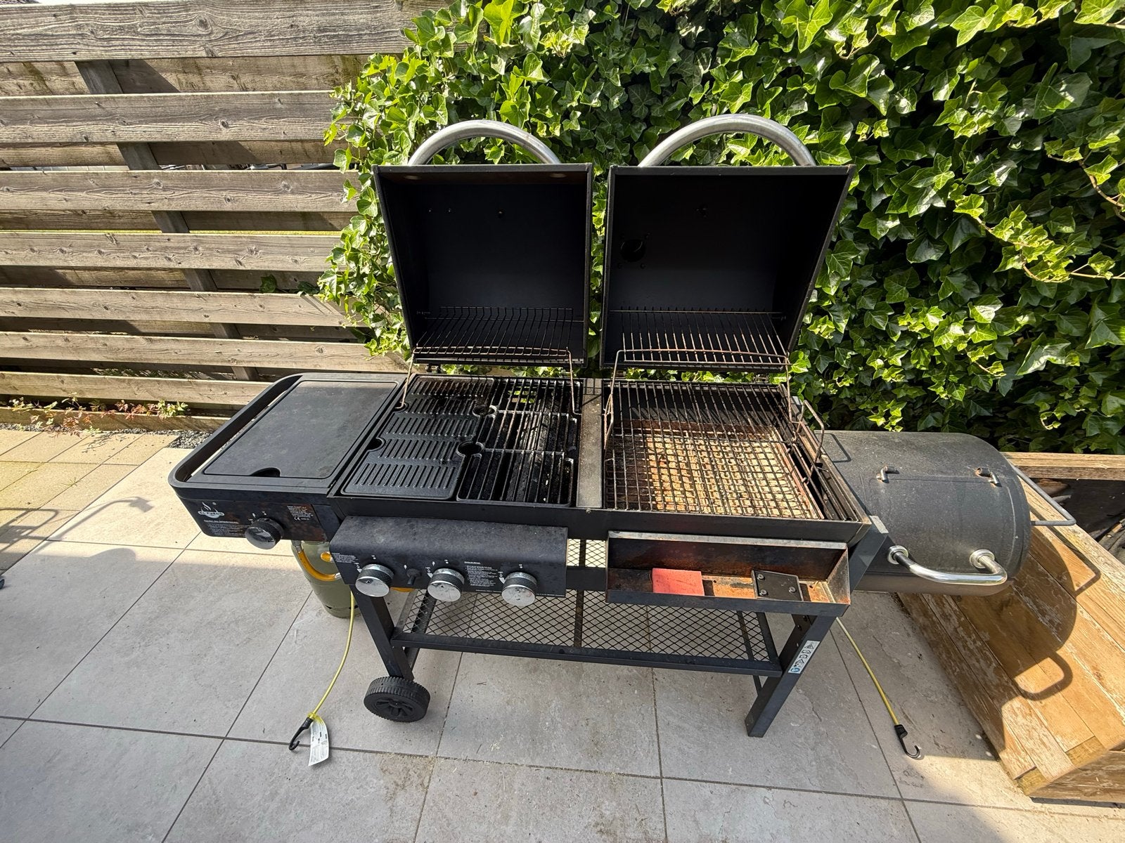 4-in-1 Barbecue: Gas, Kolen, Smoker & Gaspit, Ophalen, Gebruikt